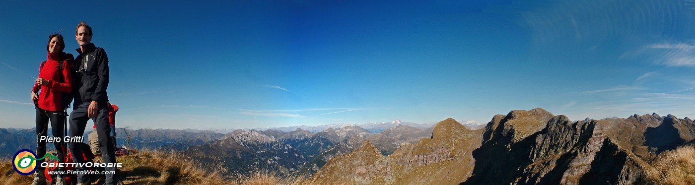 46 Panoramica dalla vetta del Pietra Quadra verso Alpi Orobie e Retiche.jpg